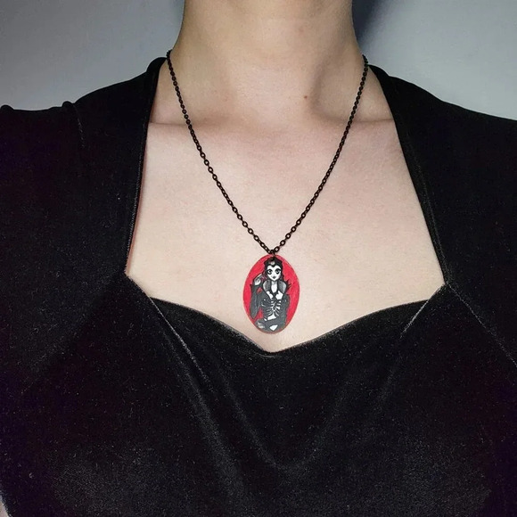 Goth victorian vampire portrait necklace ✦ unique black chain & pendant necklace - Picture 2 of 10